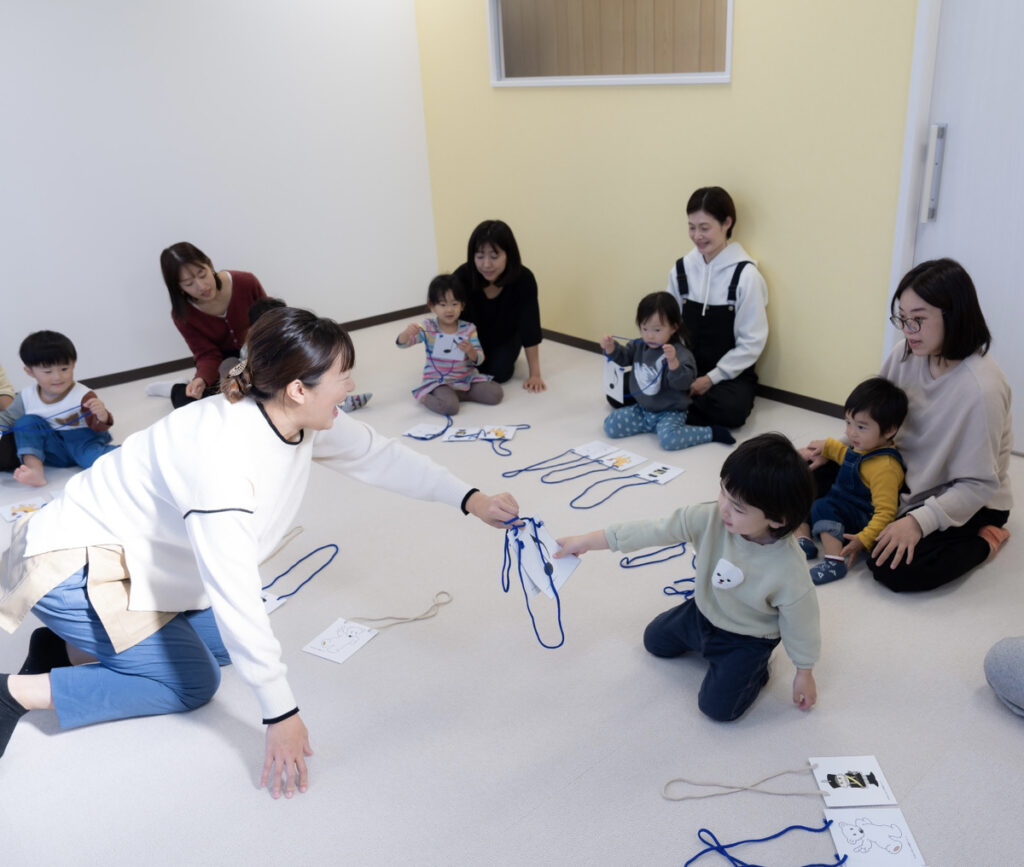 武蔵新城トイロミュージックでの親子リトミックレッスンの様子