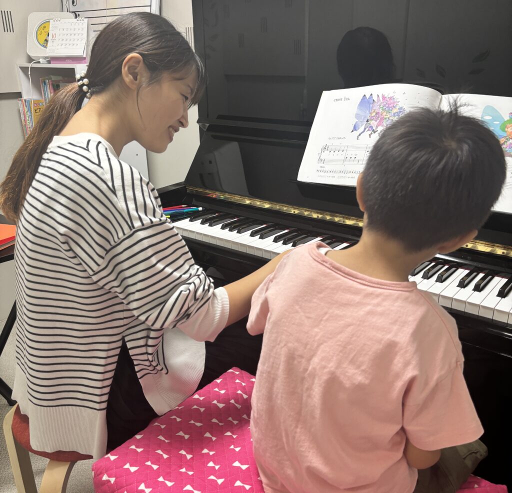 開講から2ヶ月が経ち、子どもたちもピアノを弾く時間がどんどん楽しくなってきています。