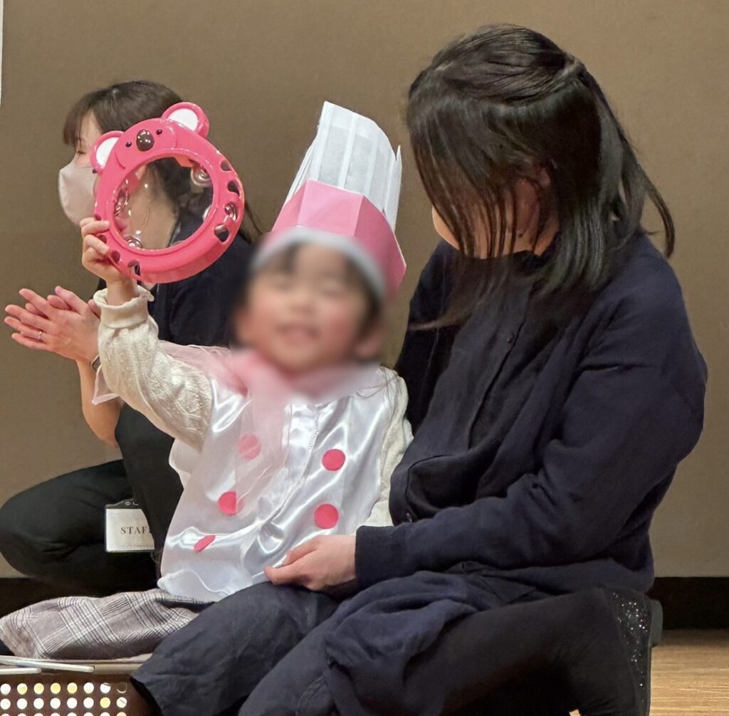 1歳からステージに立てる中原区リトミック教室の発表会風景