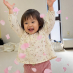 武蔵新城、春のリトミックで楽しむ子どもの様子