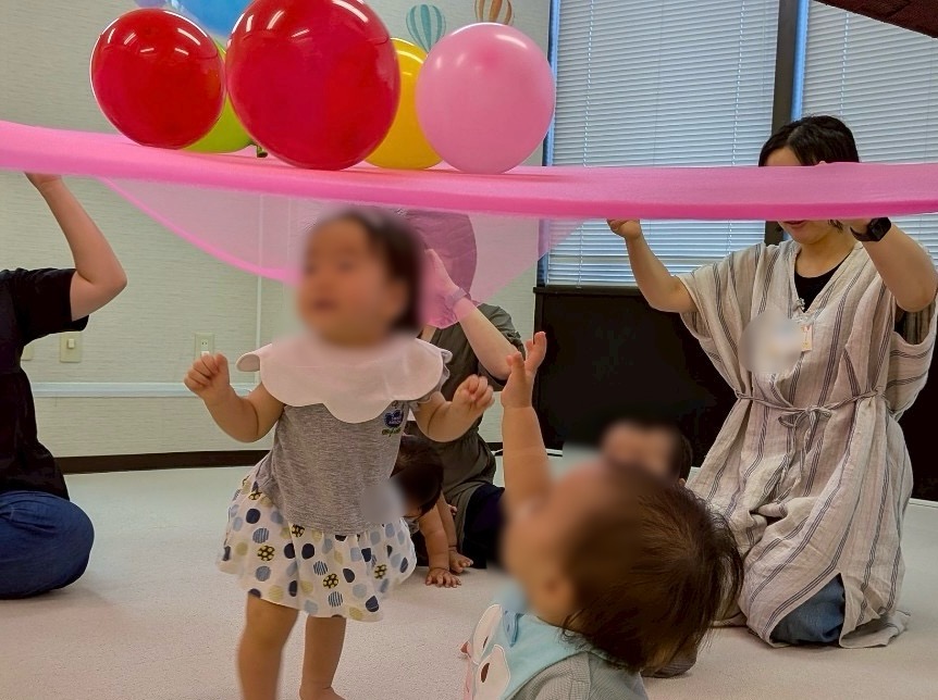 高津区のベビーリトミックレッスンの様子